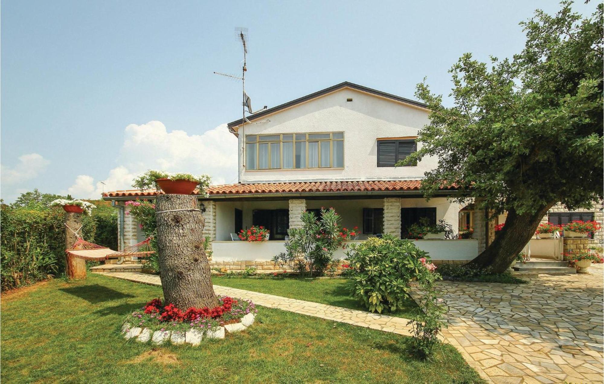 Beautiful Apartment In Porec With Wifi Екстериор снимка