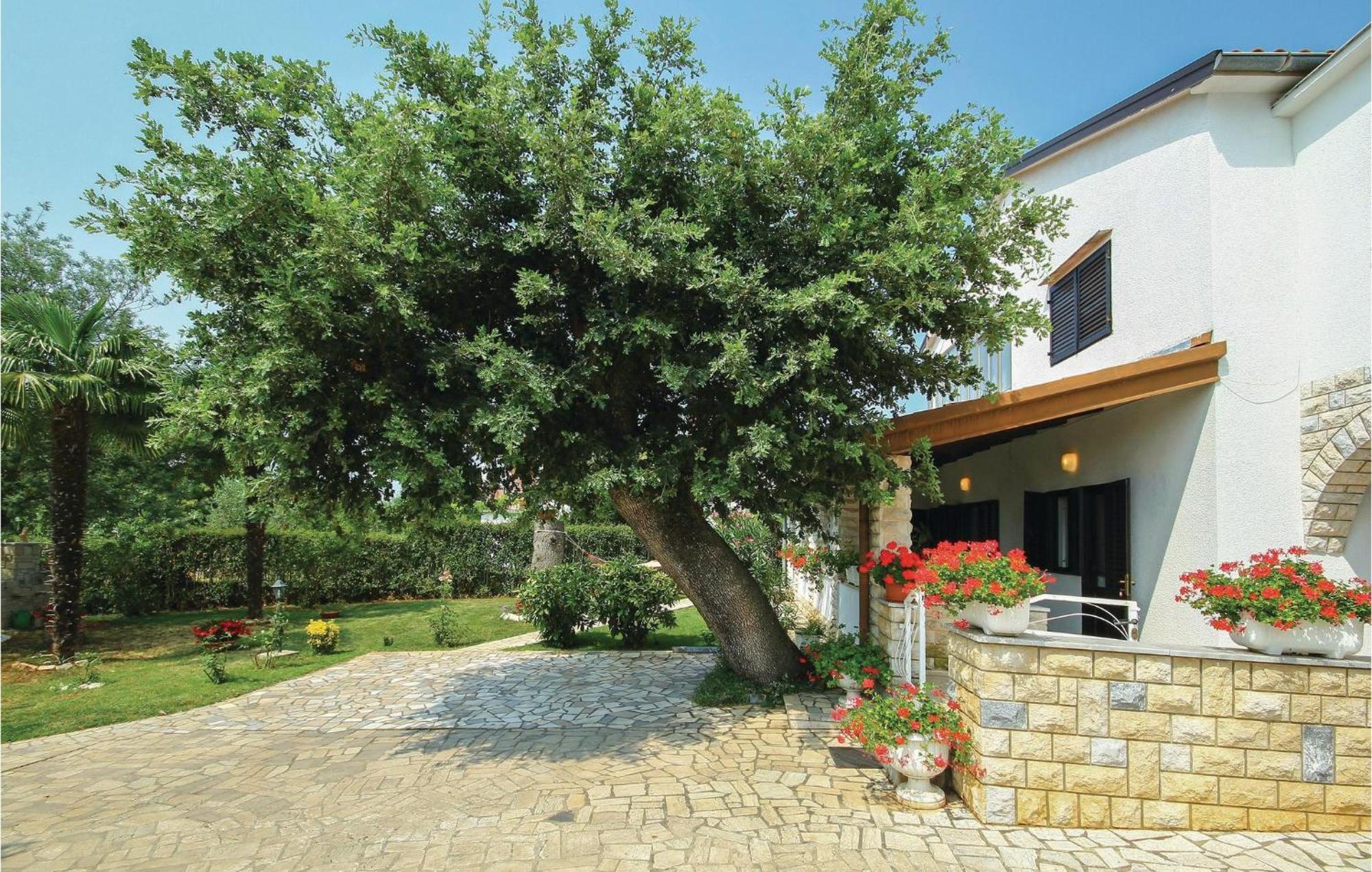 Beautiful Apartment In Porec With Wifi Екстериор снимка